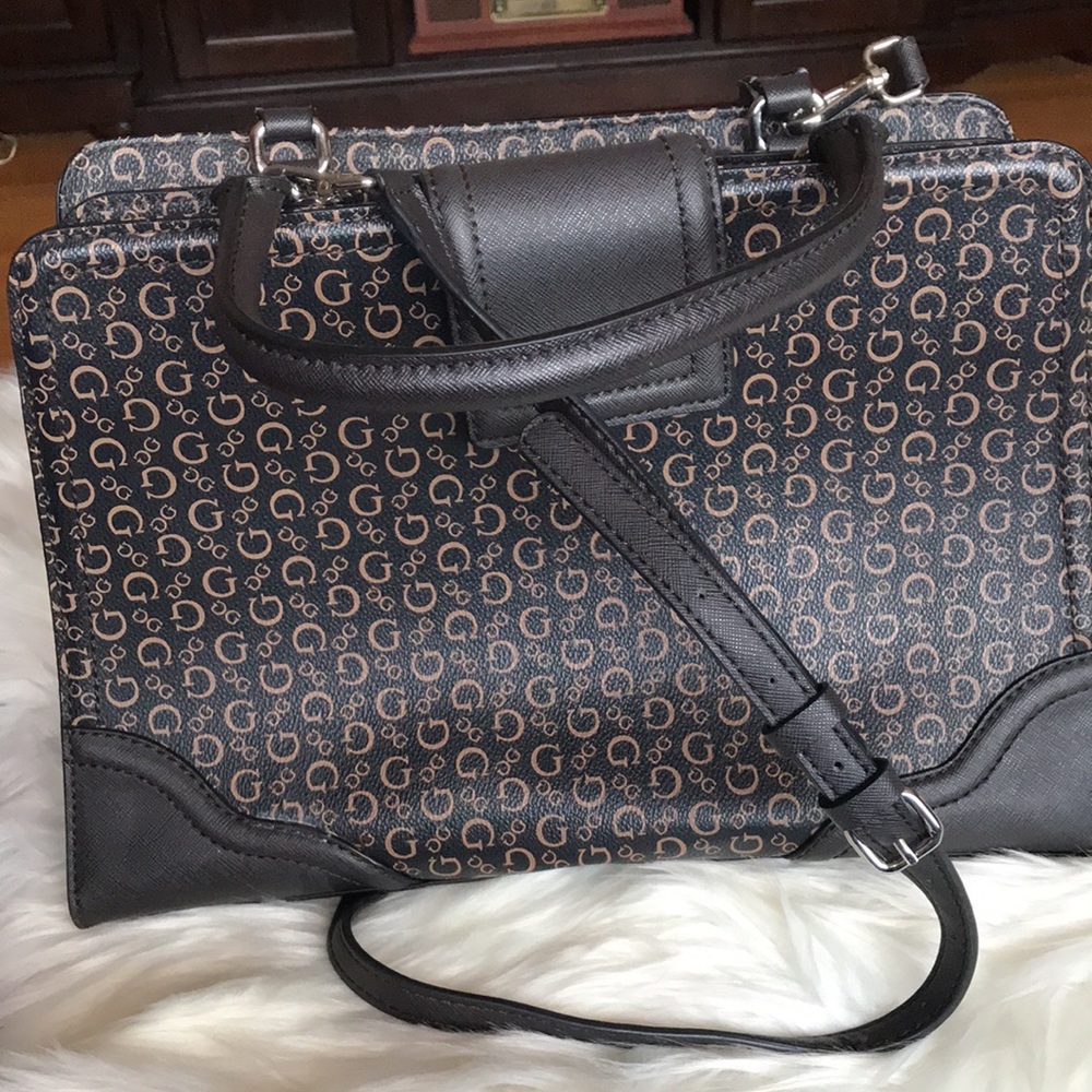 GUESS SATCHEL - Picture 11 of 12